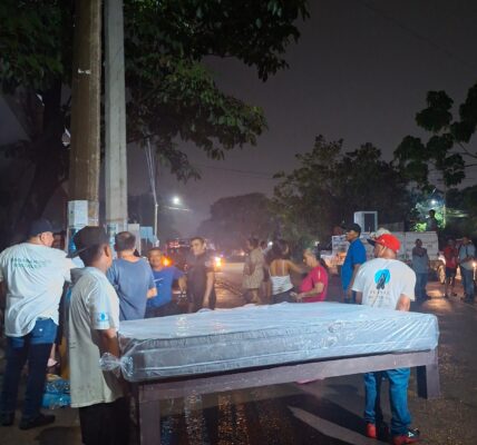 Ayuntamiento entrega camas y refrigeradores y anuncia pavimentación de calle Zacatecas