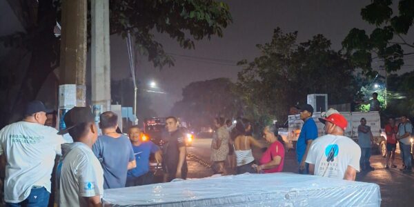 Ayuntamiento entrega camas y refrigeradores y anuncia pavimentación de calle Zacatecas