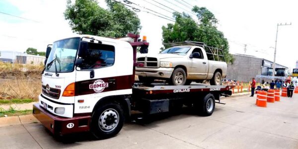 Operan grúas sin concesión, pero con bendición del Estado; solo 2 tienen autorización en Puerto Vallarta
