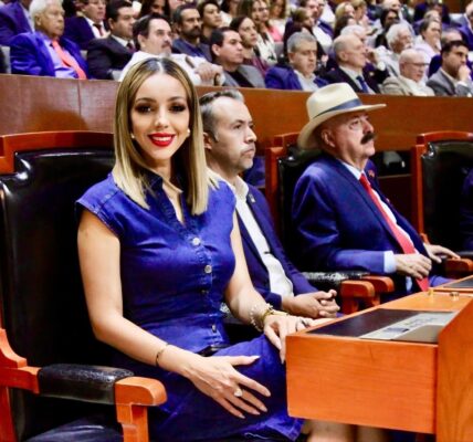 Propone diputada que motos salgan de agencia con placas