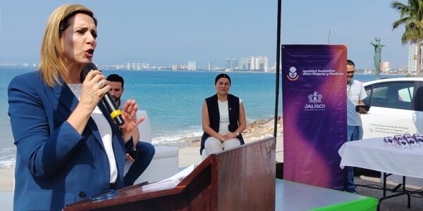 Entregan 5 patrullas y 10 pulsos de vida a Puerto Vallarta