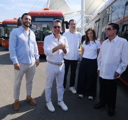 Entrega Gobernador 31 camiones y anuncian otros 84 para marzo 