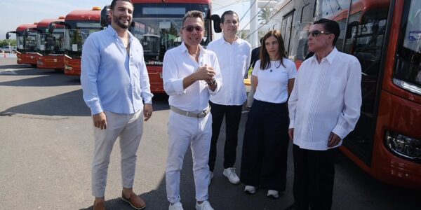 Entrega Gobernador 31 camiones y anuncian otros 84 para marzo 