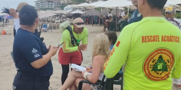 Embarcación choca contra ballena en Puerto Vallarta; una mujer fallece