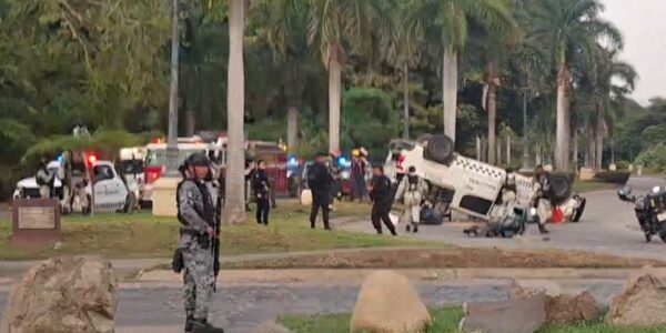 Se vuelca unidad de la Guardia Nacional en Fluvial Vallarta
