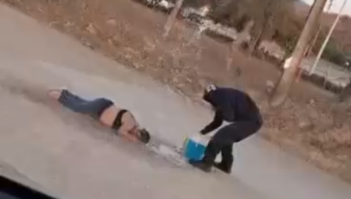 Policías de Vallarta salvan a una mujer de las abejas Policías de Vallarta salvan a una mujer de las abejas