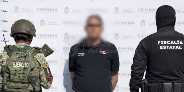 Detienen a maestro de inglés en Palo Seco por elaboración de pornografía infantil