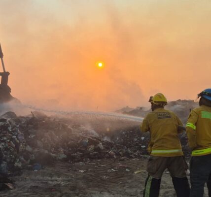 Incendio en vertedero de Cabo Corrientes extinto en un 60%