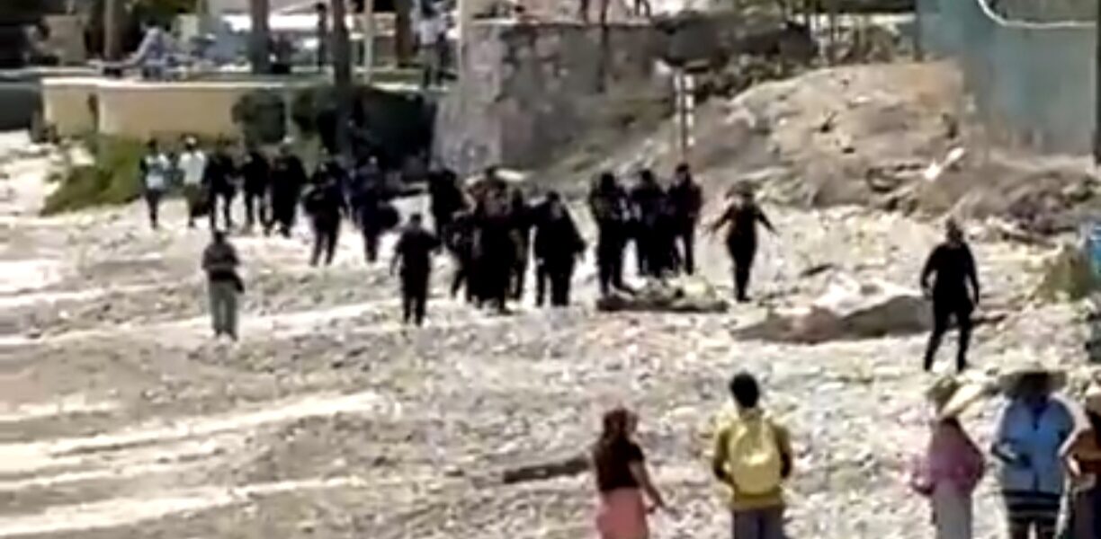 Envían policías este domingo a Playa Las Cocinas previo a manifestación de mañana lunes