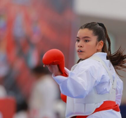 Se prepara la vallartense Renata Ponce para competir en Gran Winner Karate
