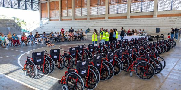 Entrega Club Rotario sillas de ruedas a usuarios de DIF Vallarta
