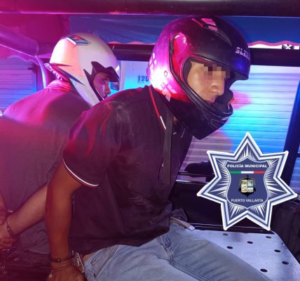 Detiene Policía Municipal a asaltantes en moto con pistola de utilería Detiene Policía Municipal a asaltantes en moto con pistola de utilería