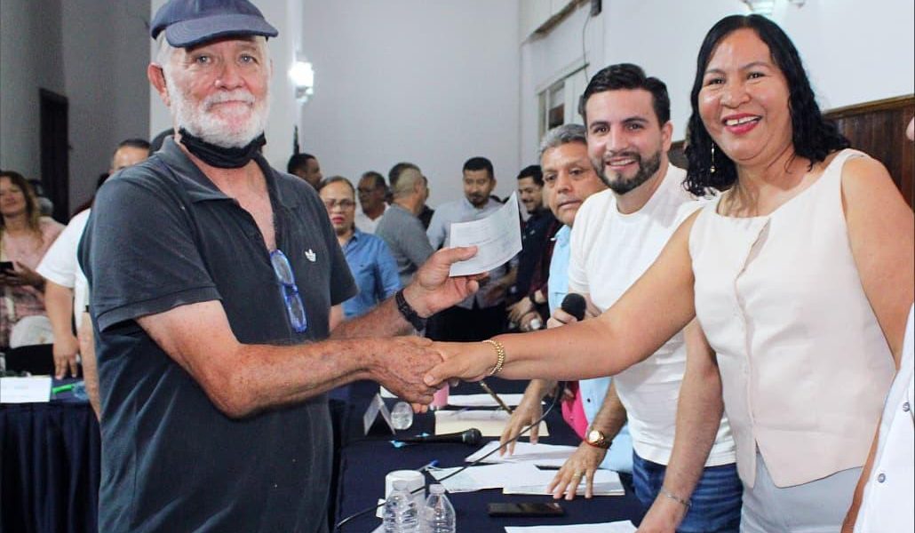 “Nunca nos habían dado ni un anzuelo”: pescadores reciben apoyo municipal “Nunca nos habían dado ni un anzuelo”: pescadores reciben apoyo municipal