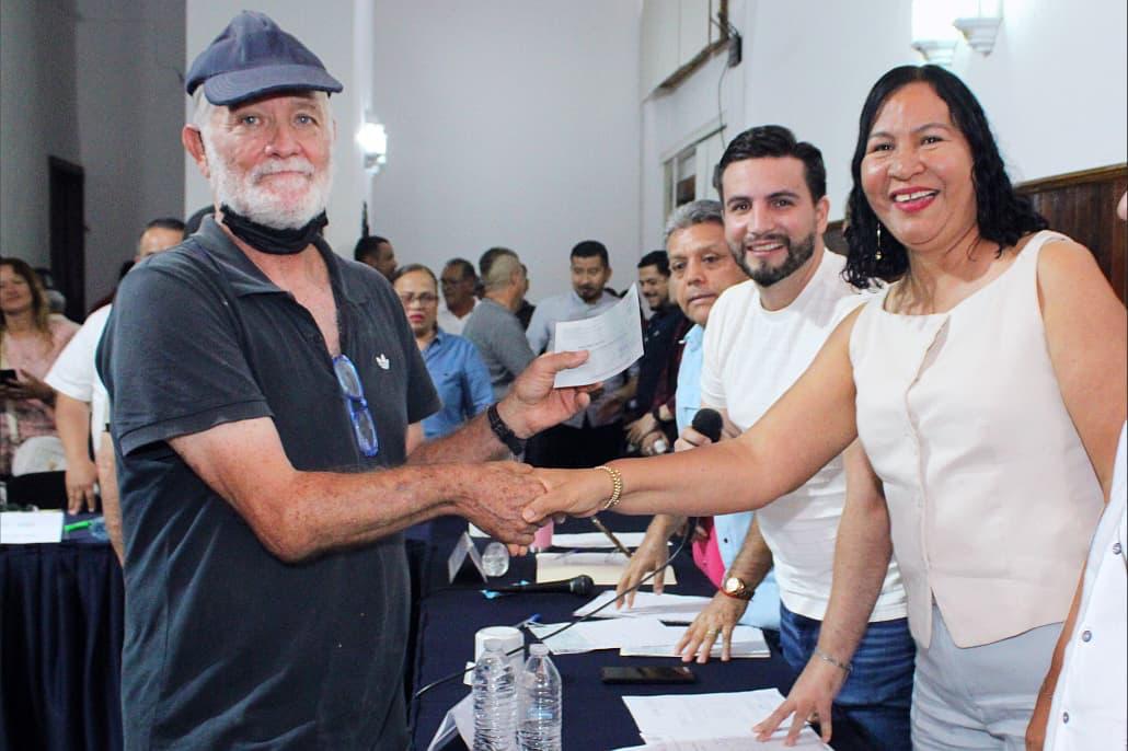 “Nunca nos habían dado ni un anzuelo”: pescadores reciben apoyo municipal “Nunca nos habían dado ni un anzuelo”: pescadores reciben apoyo municipal