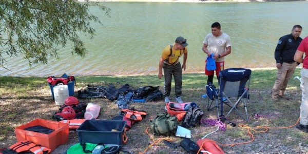 Se reanudan labores de búsqueda tras hundimiento de lancha en Sierra Lago Se reanudan labores de búsqueda tras hundimiento de lancha en Sierra Lago