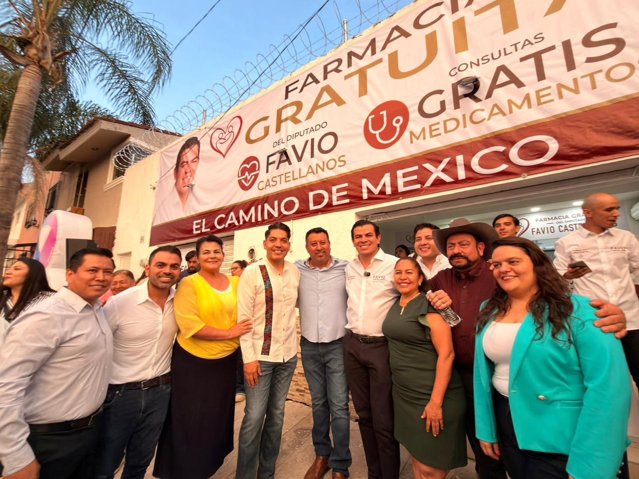 Ra Aguilar acompaña a inauguración de Farmacia Gratuita impulsada por el Diputado Federal Favio Castellanos Ra Aguilar acompaña a inauguración de Farmacia Gratuita impulsada por el Diputado Federal Favio Castellanos