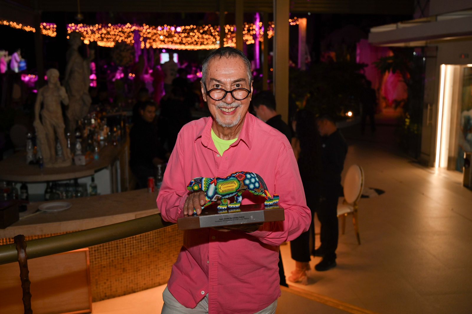 Rinden homenaje al fundador del movimiento LGBT en México