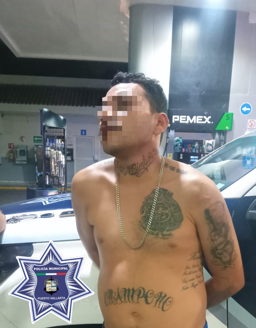 Detienen a sujeto por tentativa de robo en gasolinera de Puerto Vallarta