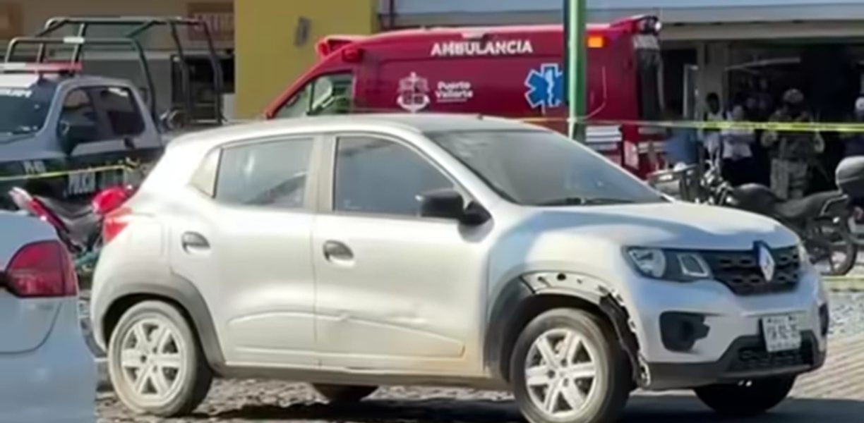 Encuentran 2 personas sin vida al interior de vehículo en plaza caracol Encuentran 2 personas sin vida al interior de vehículo en plaza caracol