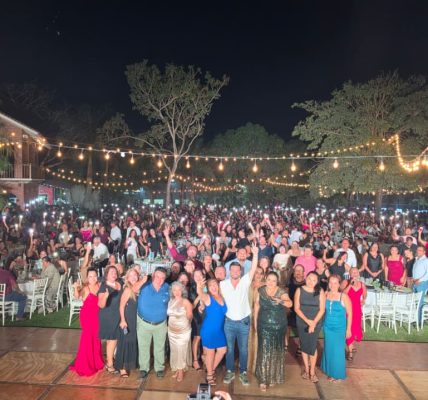 Festeja Gobierno Municipal a maestros y maestras