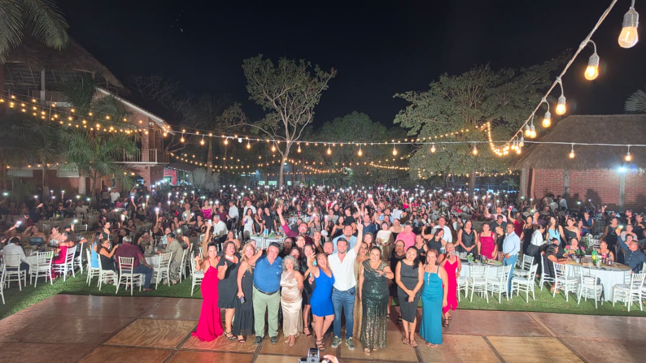 Festeja Gobierno Municipal a maestros y maestras Festeja Gobierno Municipal a maestros y maestras