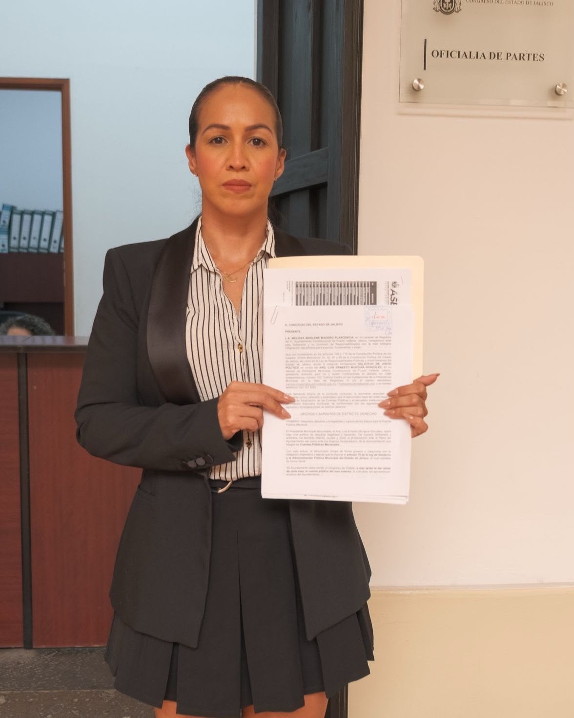 Presenta regidora solicitud de juicio político contra alcalde Luis Munguía