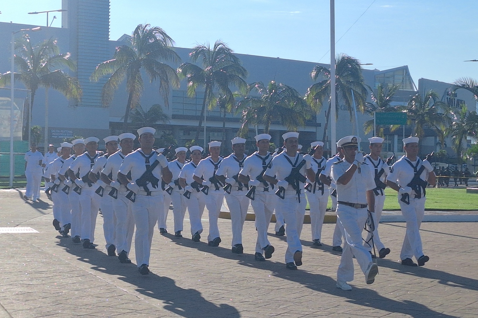 Marina se prepara para el desfile del 216 aniversario de la Independencia de México en Puerto Vallarta Marina se prepara para el desfile del 216 aniversario de la Independencia de México en Puerto Vallarta