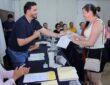 Entregan en sesión de Ayuntamiento cheques de 30 mil pesos a locatarios afectados por incendio Entregan en sesión de Ayuntamiento cheques de 30 mil pesos a locatarios afectados por incendio
