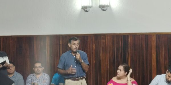 Solicitan reapertura vehicular en avenida México de la colonia 5 de Diciembre en Puerto Vallarta Solicitan reapertura vehicular en avenida México de la colonia 5 de Diciembre en Puerto Vallarta