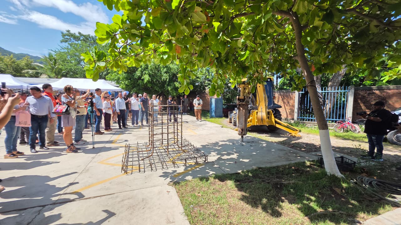 Inicia construcción de domo en primaria de San Esteban con inversión de 3.3 millones Inicia construcción de domo en primaria de San Esteban con inversión de 3.3 millones